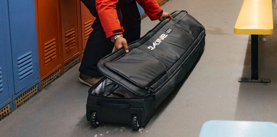 Dakine Low Roller Black Snowboard Bag 2026