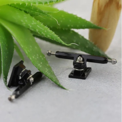 Skull Raw Edge Fingerboard Trucks Black 34mm